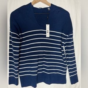 Tahari Sweater with Hood Size Small